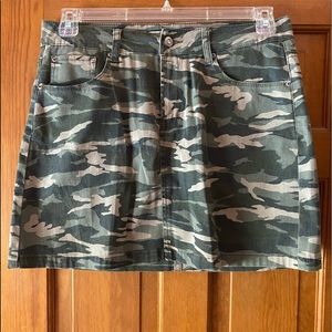Camo mini skirt